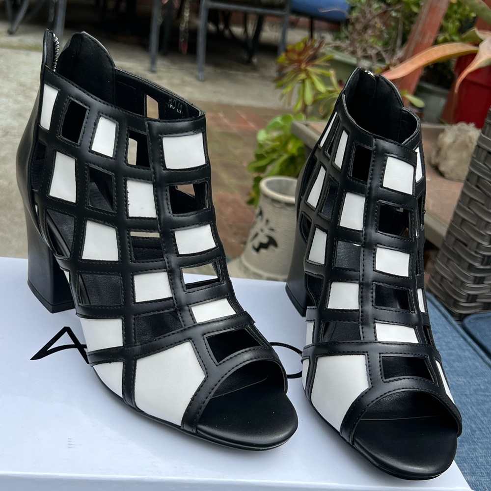 ASHRO Island Sandal Black & White Mod Bootie Vegan 10M